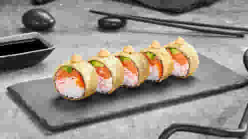 Блюдо Ролл Гранд азия с лососем темпура меню Суши Мастер Ролл Гранд азия с лососем темпура меню Суши Мастер