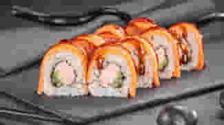 Блюдо Ролл Лосось гриль сяке запеченный меню Суши Мастер Ролл Лосось гриль сяке запеченный меню Суши Мастер