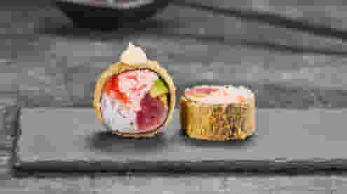 Блюдо Ролл Гранд азия с тунцом темпура меню Суши Мастер Ролл Гранд азия с тунцом темпура меню Суши Мастер