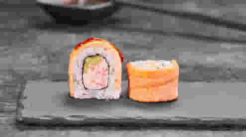 Блюдо Ролл Лосось гриль сяке запеченный меню Суши Мастер Ролл Лосось гриль сяке запеченный меню Суши Мастер