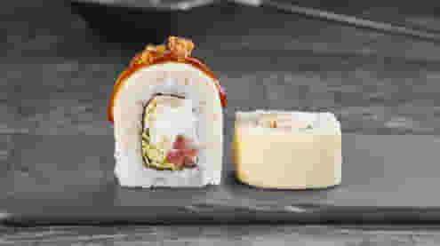 Блюдо Ролл Чикен барбекю меню Суши Мастер Ролл Чикен барбекю меню Суши Мастер