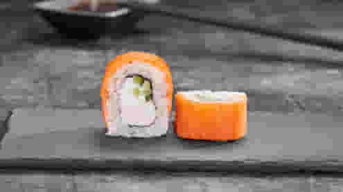 Блюдо Ролл Филадельфия сяке меню Суши Мастер Ролл Филадельфия сяке меню Суши Мастер