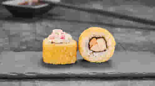 Блюдо Ролл Оливье темпура меню Суши Мастер Ролл Оливье темпура меню Суши Мастер