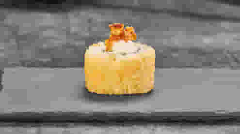 Блюдо Ролл Чикен темпура меню Суши Мастер Ролл Чикен темпура меню Суши Мастер