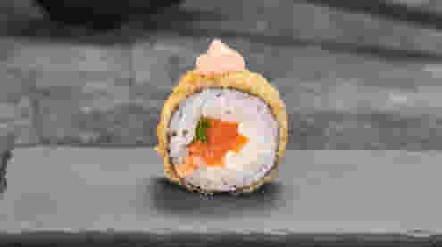 Блюдо Ролл Лосось фри темпура меню Суши Мастер Ролл Лосось фри темпура меню Суши Мастер