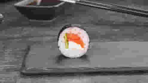 Блюдо Мини ролл с копченой кетой меню Суши Мастер Мини ролл с копченой кетой меню Суши Мастер