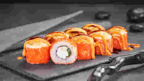 Блюдо Ролл Чикен спайси запеченный меню Суши Мастер Ролл Чикен спайси запеченный меню Суши Мастер