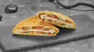 Блюдо Кесадилья с лососем меню Суши Мастер Кесадилья с лососем меню Суши Мастер