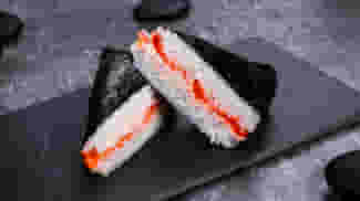 Блюдо Онигири с крабом меню Суши Мастер Онигири с крабом меню Суши Мастер