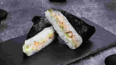Блюдо Онигири с курицей меню Суши Мастер Онигири с курицей меню Суши Мастер