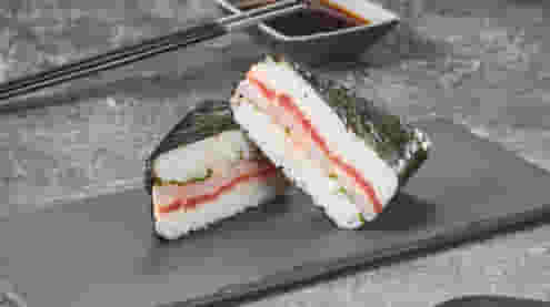 Блюдо Онигири с тунцом и креветкой меню Суши Мастер Онигири с тунцом и креветкой меню Суши Мастер