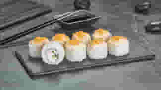 Блюдо Ролл Том ям краб запеченный меню Суши Мастер Ролл Том ям краб запеченный меню Суши Мастер