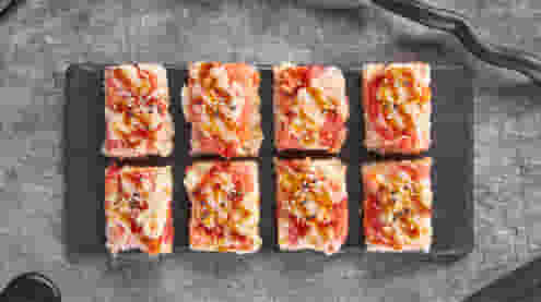 Блюдо Суши-пицца с лососем меню Суши Мастер Суши-пицца с лососем меню Суши Мастер