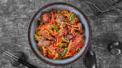 Блюдо Вок Говядина с беконом в соусе барбекю меню Суши Мастер Вок Говядина с беконом в соусе барбекю меню Суши Мастер