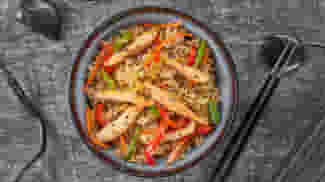 Блюдо Вок Курица с рисом меню Суши Мастер Вок Курица с рисом меню Суши Мастер