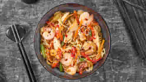 Блюдо Вок С курицей и креветкой в соусе Чили меню Суши Мастер Вок С курицей и креветкой в соусе Чили меню Суши Мастер