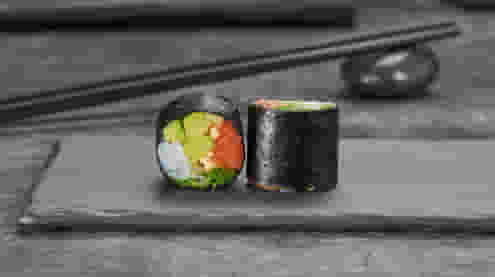 Блюдо Сашими ролл с лососем и креветкой меню Суши Мастер Сашими ролл с лососем и креветкой меню Суши Мастер